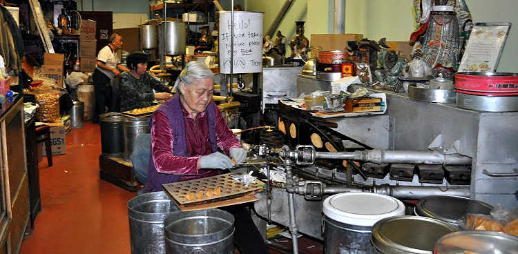 Fábrica de galletas de la fortuna en Chinatown